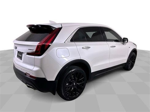 Used 2022 Cadillac XT4 Luxury w/ LPO, ONYX Package image 8