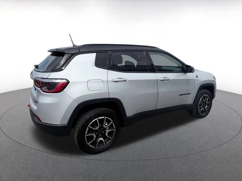 Used 2025 Jeep Compass Trailhawk AWD/4WD image 15