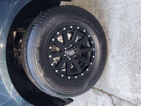 Used 2017 Nissan Frontier SV image 29