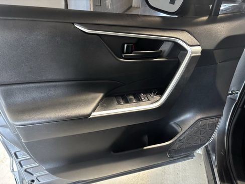 Used 2021 Toyota RAV4 LE image 10