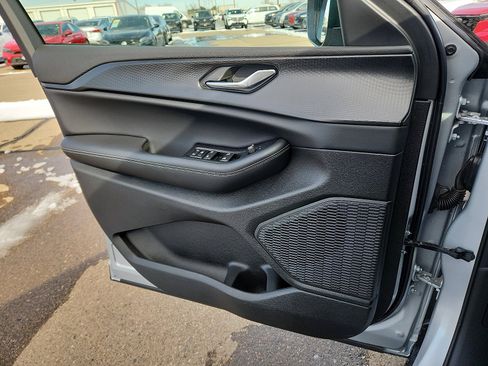 Used 2025 Jeep Grand Cherokee Laredo image 13