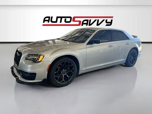 Used 2020 Chrysler 300 Touring w/ Sport Appearance Package RWD image 3