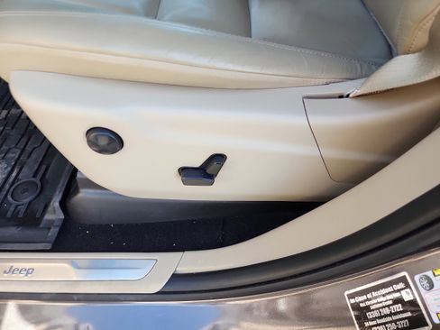 Used 2020 Jeep Grand Cherokee Limited w/ Trailer Tow Group IV image 17