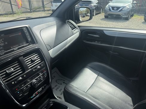 Used 2016 Dodge Grand Caravan R/T FWD image 23