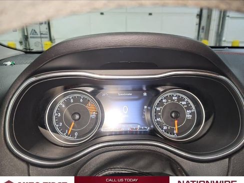 Used 2020 Jeep Cherokee Trailhawk image 9