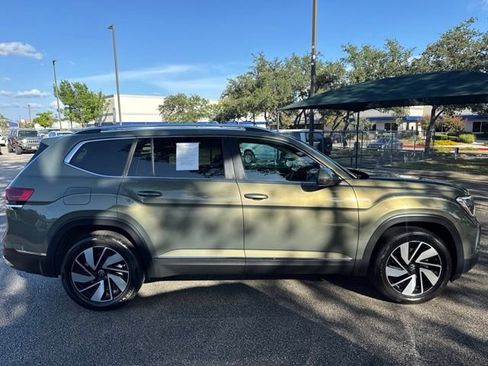 Used 2025 Volkswagen Atlas SEL AWD/4WD image 2