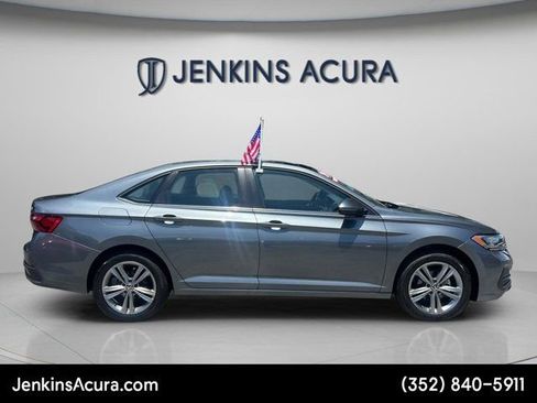 Used 2024 Volkswagen Jetta SE FWD image 9