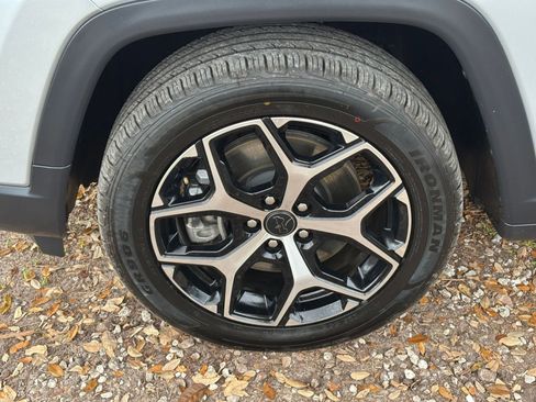 Used 2025 Jeep Compass Limited image 30