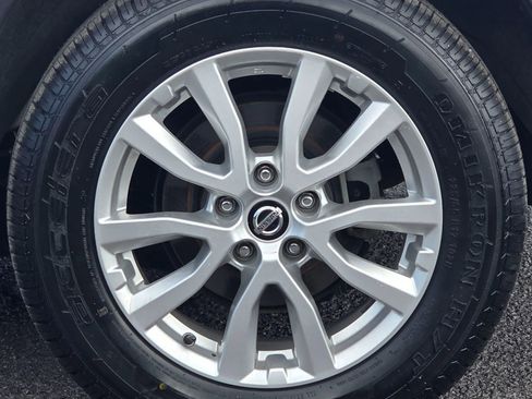 Used 2018 Nissan Rogue SV image 23