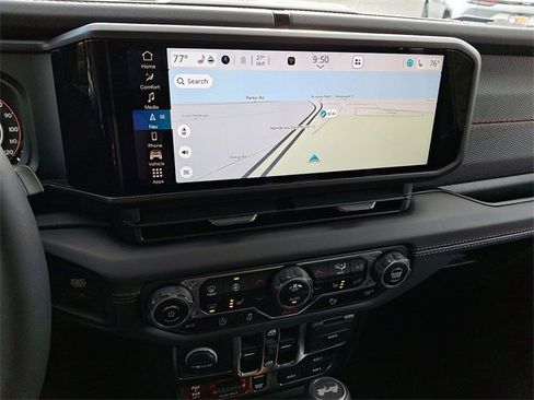 Used 2025 Jeep Wrangler Unlimited Rubicon w/ Technology Group image 16