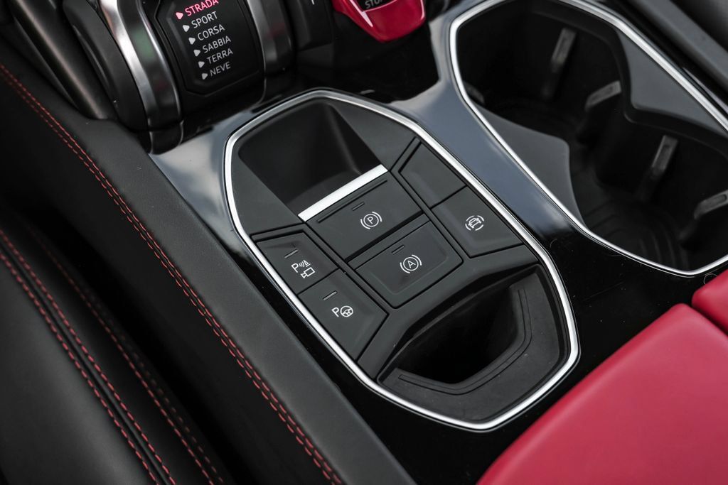 Used 2022 Lamborghini Urus AWD/4WD image 28