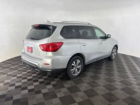 Used 2019 Nissan Pathfinder SV AWD/4WD image 5
