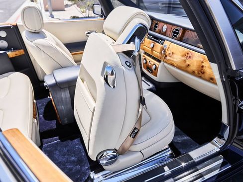 Used 2009 Rolls-Royce Phantom Drophead Coupe RWD image 46
