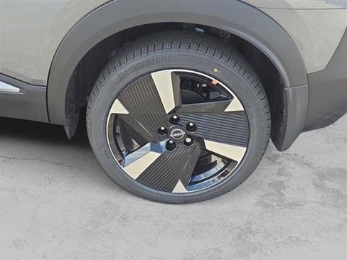 New 2026 Nissan Kicks SR w/ Cold Weather Package image 3