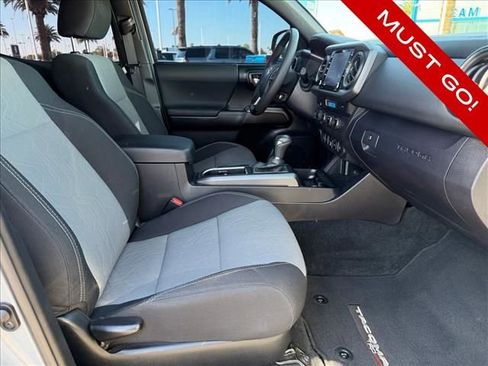 Used 2021 Toyota Tacoma TRD Sport w/ Technology Package AWD/4WD image 10