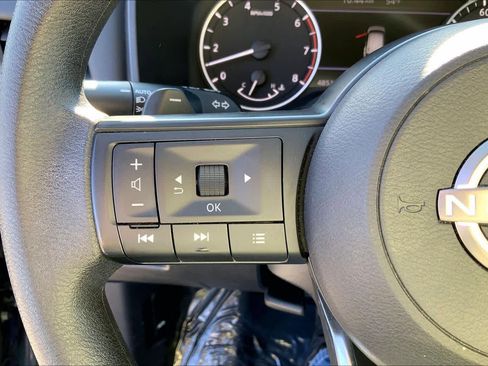 Used 2024 Nissan Rogue SV image 22