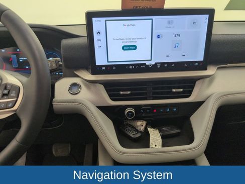 Used 2025 Ford Explorer Active w/ Active Comfort Package image 18