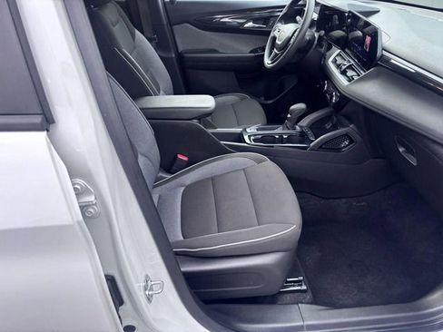 Used 2025 Chevrolet TrailBlazer LT image 28