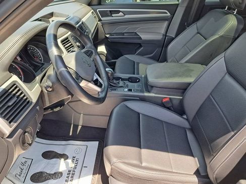 Used 2021 Volkswagen Atlas Cross Sport SE w/ Panoramic Sunroof Package FWD image 25