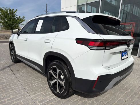 Certified 2025 Volkswagen Tiguan SE image 5