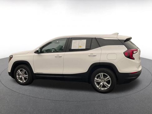 Used 2024 GMC Terrain SLE FWD image 9