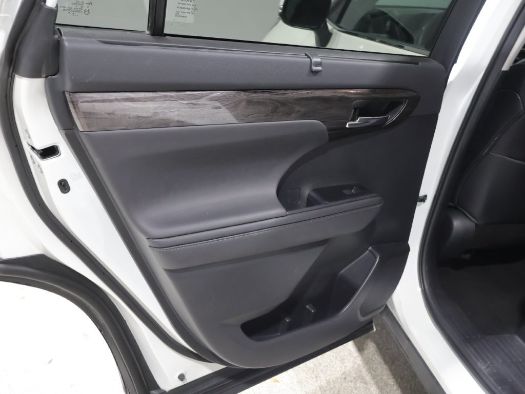 Used 2020 Toyota Highlander Limited AWD/4WD image 20