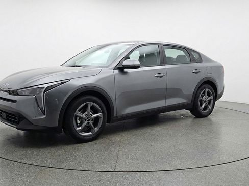 Used 2025 Kia K4 LXS image 3