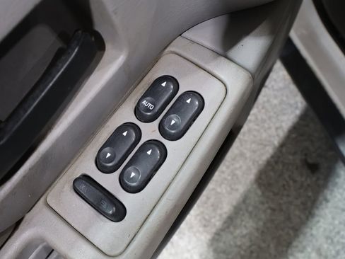 Used 2005 Ford Taurus SE image 13