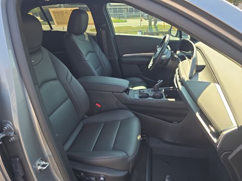 Used 2025 Cadillac XT4 Premium Luxury w/ Cold Weather Package FWD image 10