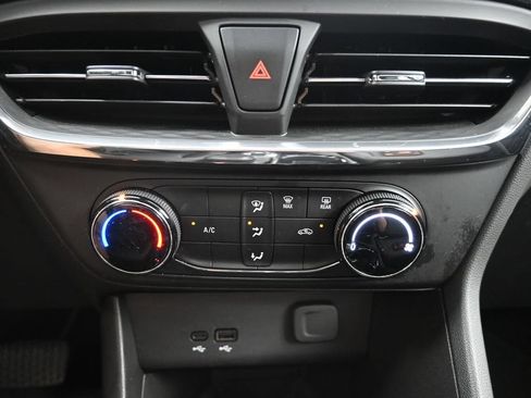 Used 2025 Buick Encore GX Preferred AWD/4WD image 14