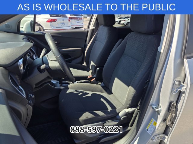 Used 2020 Chevrolet Trax LS w/ Tint and Cruise Package FWD image 9