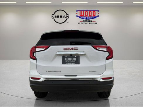 Used 2022 GMC Terrain SLT w/ Infotainment Package II image 3