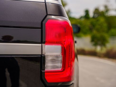 Used 2024 Ford Expedition XLT AWD/4WD image 19
