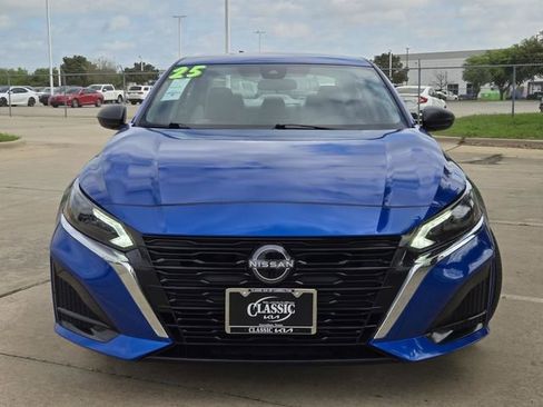 Used 2025 Nissan Altima 2.5 SV image 2