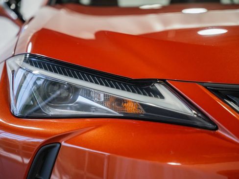 Used 2019 Lexus UX 200 w/ Premium Package FWD image 11