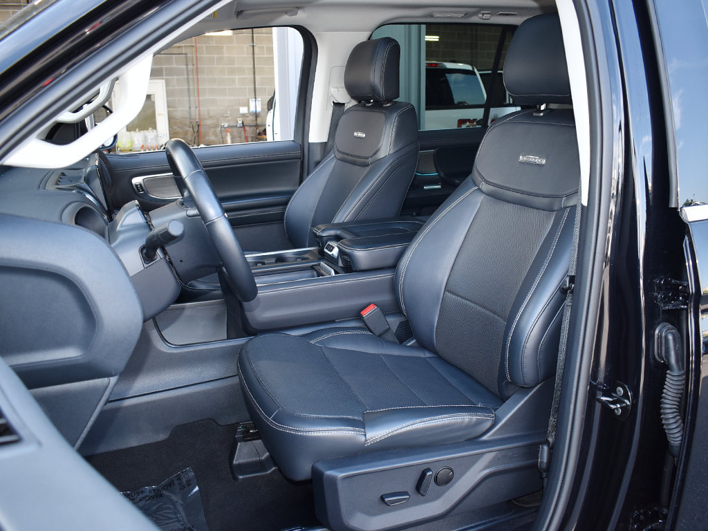 Used 2025 Ford Expedition Platinum AWD/4WD image 5
