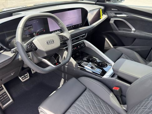 New 2026 Audi SQ5 Prestige AWD/4WD image 10