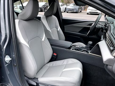 Used 2026 Toyota Camry SE image 9