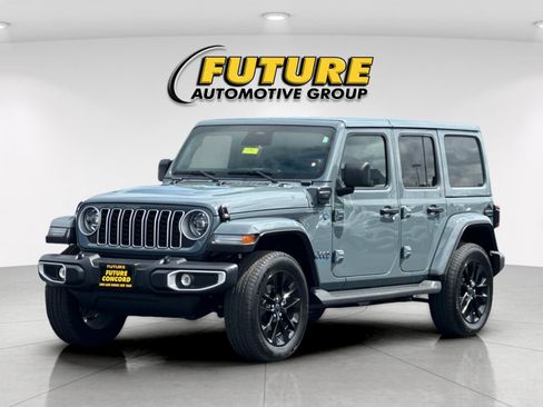 Used 2025 Jeep Wrangler Unlimited Sahara AWD/4WD image 7