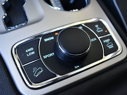 Used 2012 Jeep Grand Cherokee Overland image 33