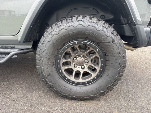 Used 2022 Jeep Wrangler Unlimited Rubicon w/ Xtreme Recon 35" Tire Package AWD/4WD image 5