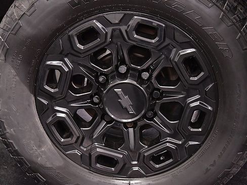 Used 2024 Chevrolet Silverado 2500 LTZ w/ LTZ Plus Package image 9