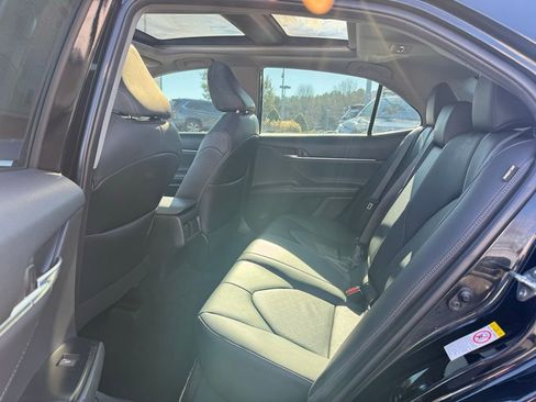 Used 2018 Toyota Camry XSE image 15