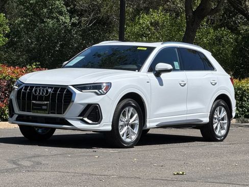 Certified 2025 Audi Q3 2.0T Premium w/ Convenience Package AWD/4WD image 9