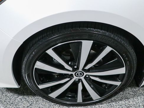 Used 2021 Nissan Altima 2.5 SR FWD image 11