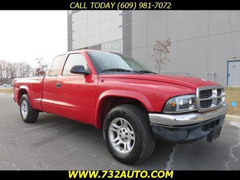 Used 2004 Dodge Dakota SXT 2dr Club Cab Rwd SB w/ Tire & Handling Group image 3