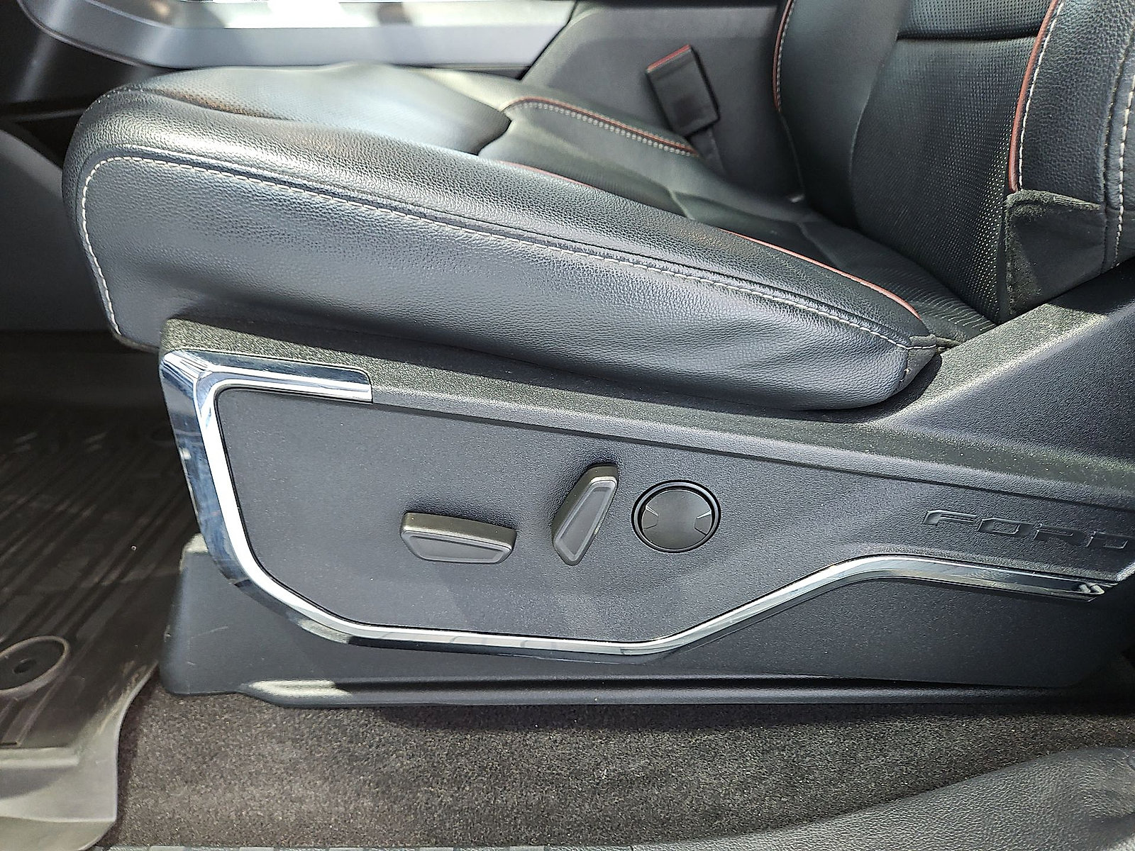Used 2023 Ford F150 Lariat AWD/4WD image 17
