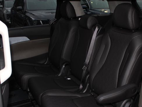 New 2026 Kia Carnival SX image 18