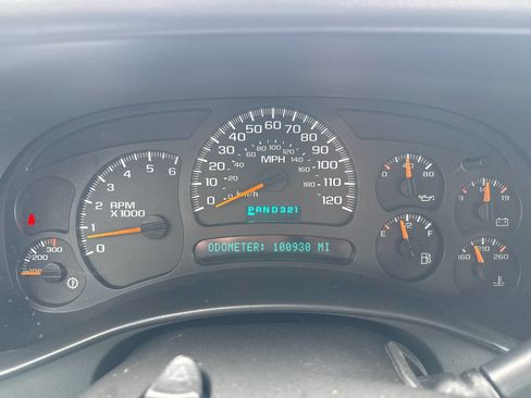 Used 2005 GMC Sierra 2500 SLE w/ Snow Plow Prep Package image 28