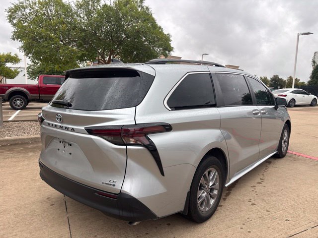 Certified 2023 Toyota Sienna LE FWD image 5